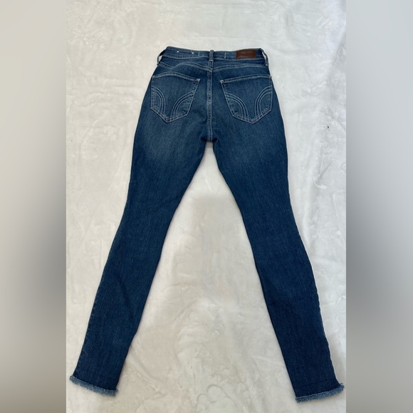 Hollister Curvy High Rise Super Skinny Blue Jeans with Modern Gradient - Picture 5 of 8